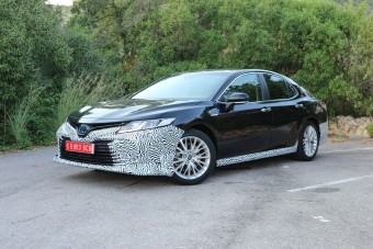Kipróbáltuk a Toyota új Passatját, ami a Camry