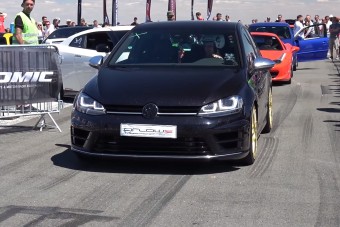 Meglepetés lapul ebben a fekete Golfban