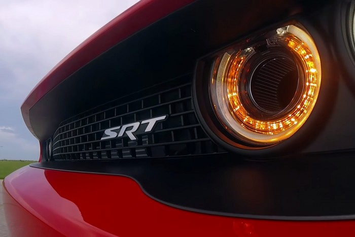 Hallgasd meg ezt az 1000 lovas Challenger Demon-t