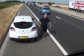 Kamion előtt fékezett be a részeg autós