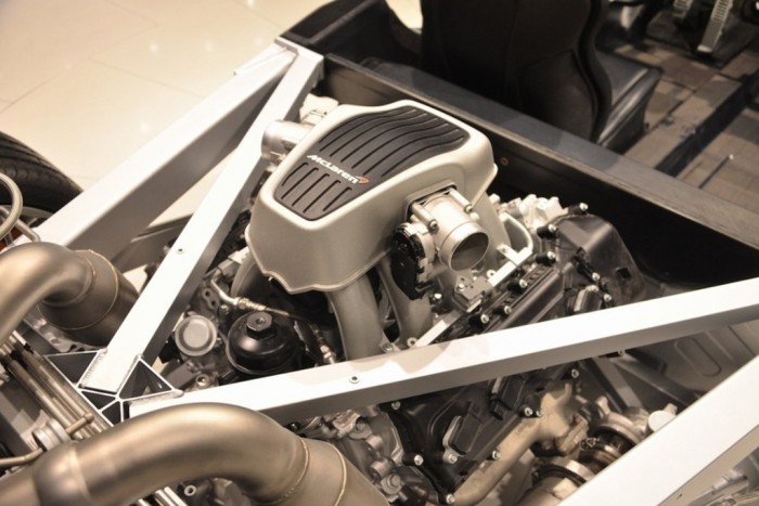 Meztelen sportkocsi a nap vétele