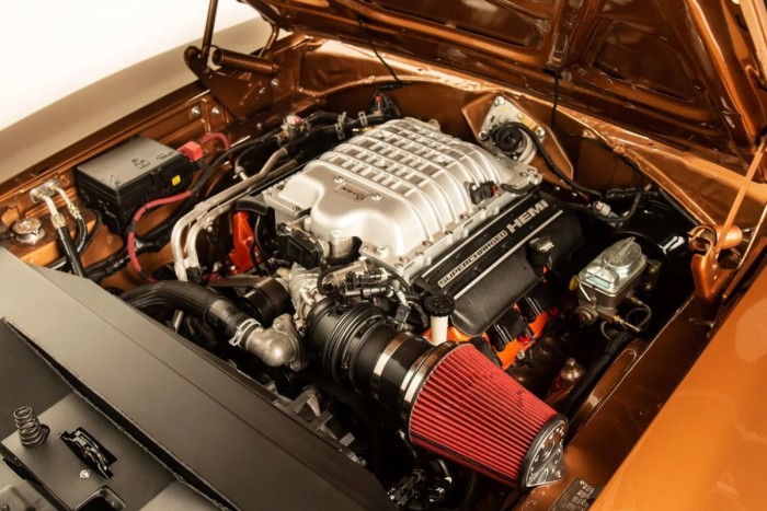 Meglepetés lapul a veterán izomautó gépházában 6