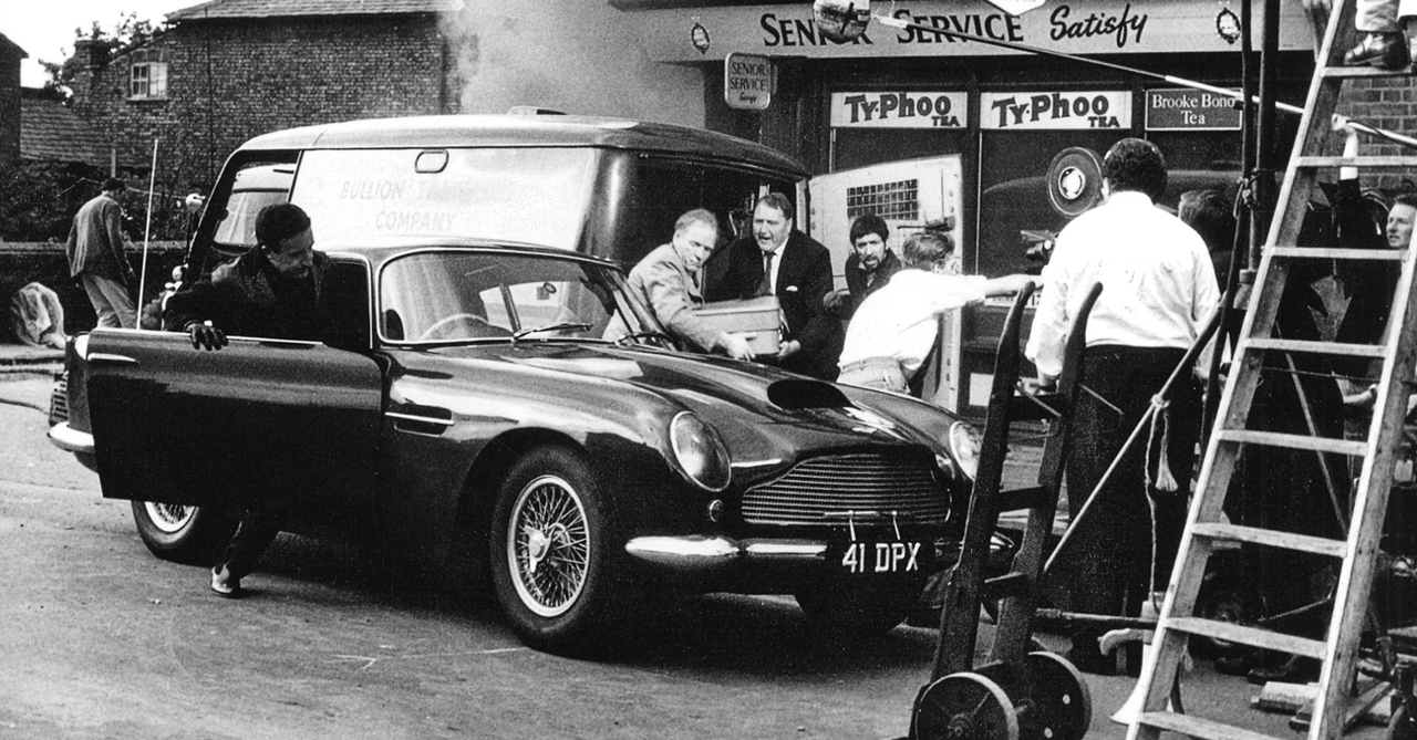 Nem csak James Bond csapatta Aston Martinnal 11