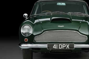 Nem csak James Bond csapatta Aston Martinnal