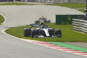 F1: Soha nem fájt még ennyire a Mercedesnek
