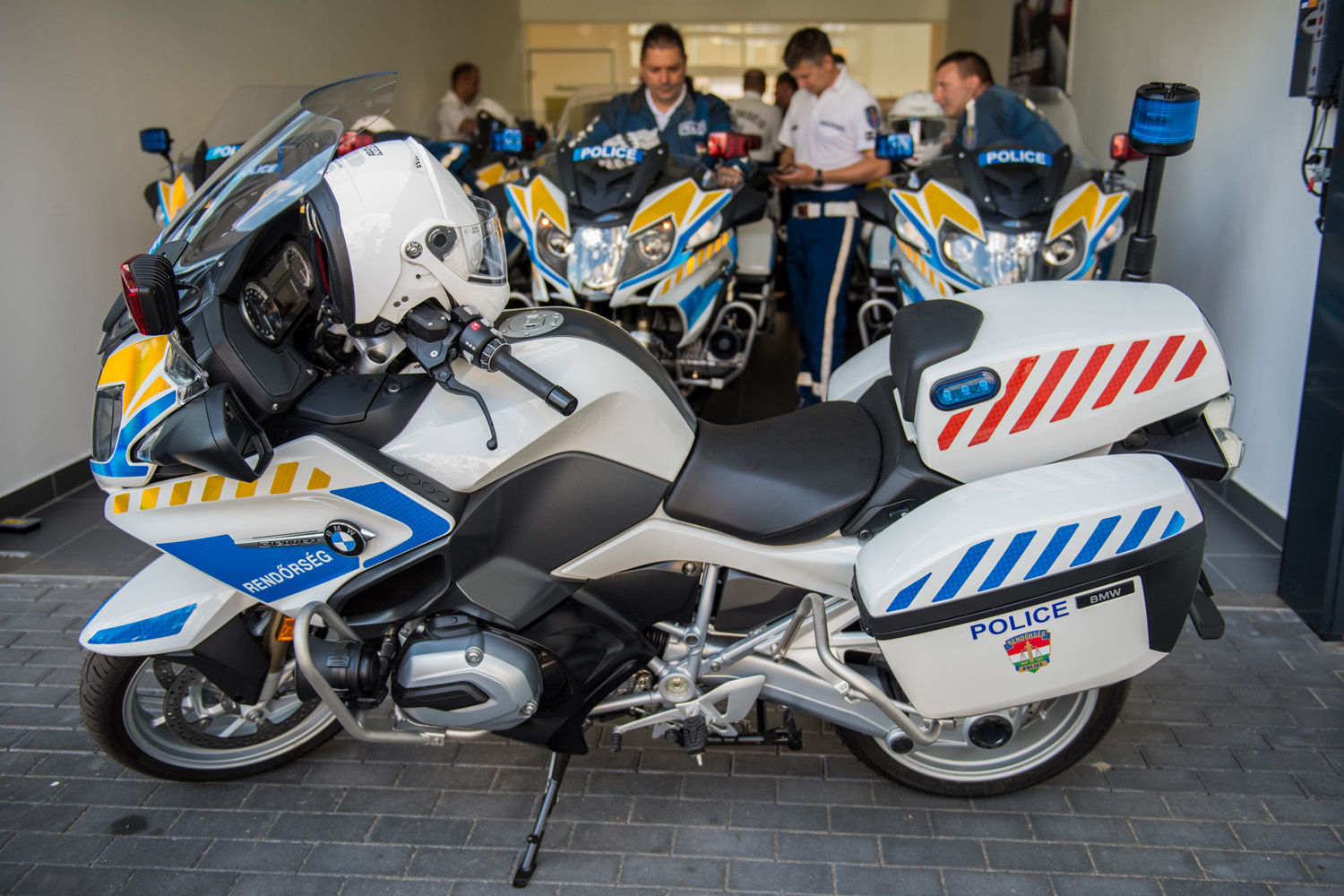 BMW-kkel üldözhetnek a magyar rendőrök 1