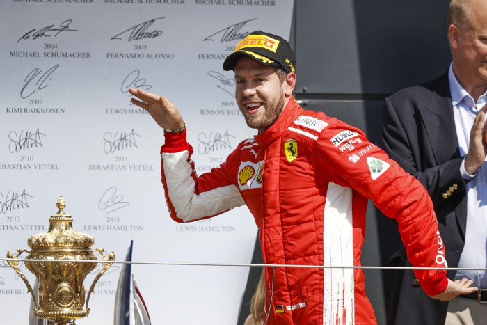 F1: Hamilton dadogva kezdte a futamot 1 | Vezess F1: Hamilton dadogva kezdte a futamot 1