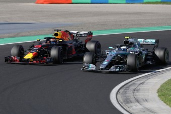 Bottas: Nem vagyok szárnysegéd!