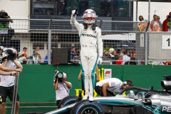 F1: A világbajnok beszólt Hamiltonnak a pole után