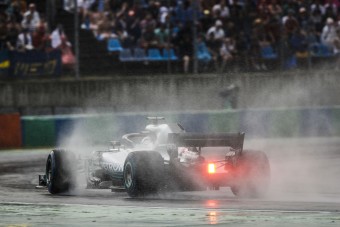 F1: Hamiltonnak nem kell eső vasárnap
