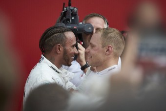 F1: Hamiltont is leállította volna a Mercedes