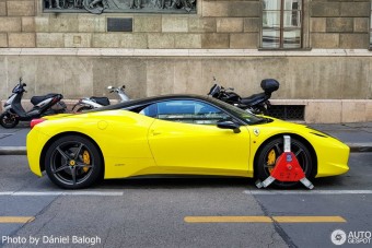 Ismét megbilincselték Budapesten azt a Ferrarit, ami már többször lakatot kapott