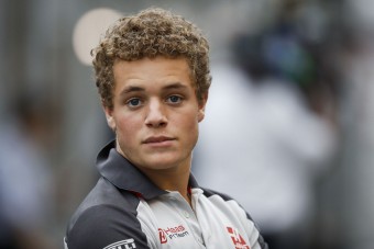 Szánja-bánja a pilóta az őrült vasárnapot