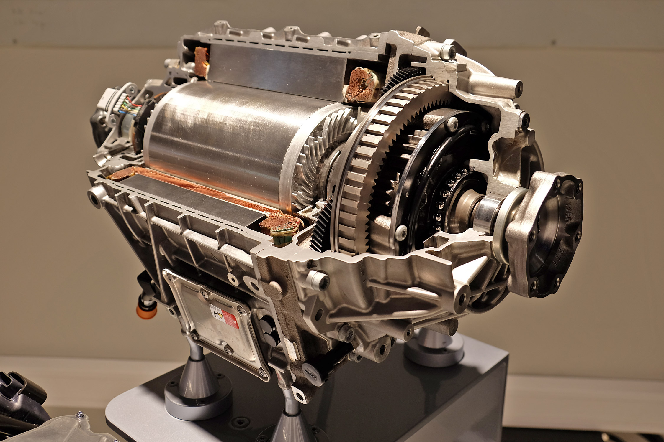 Így készülnek a magyar villanyautó-motorok 22