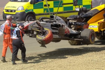 Hamilton: Veszélyes és értelmetlen a DRS-zóna