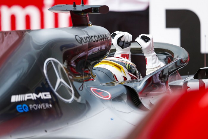 F1: Ezért hagyták futni Hamiltont