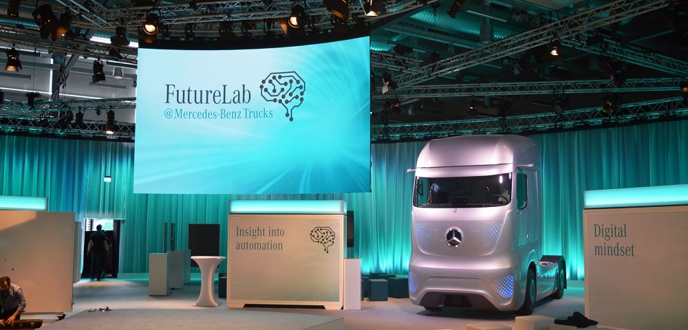 Beültünk a jövő önvezető teherautójába