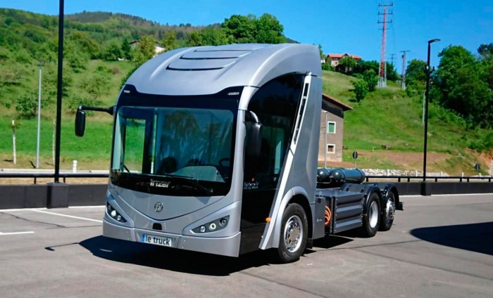 Elkészítette első teherautóját a spanyol autóbuszgyártó 1 | Vezess Elkészítette első teherautóját a spanyol autóbuszgyártó 1