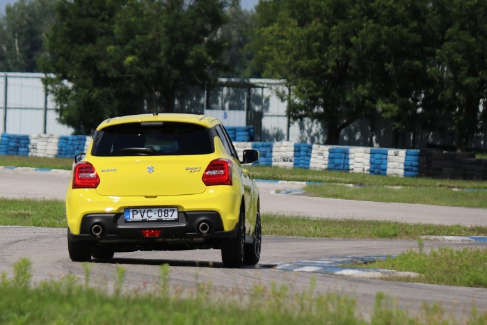 Hazai versenypályán hajtottuk meg az új Swift Sportot 2 Hazai versenypályán hajtottuk meg az új Swift Sportot 2