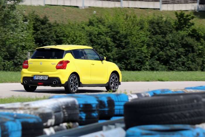 Hazai versenypályán hajtottuk meg az új Swift Sportot 3 Hazai versenypályán hajtottuk meg az új Swift Sportot 3