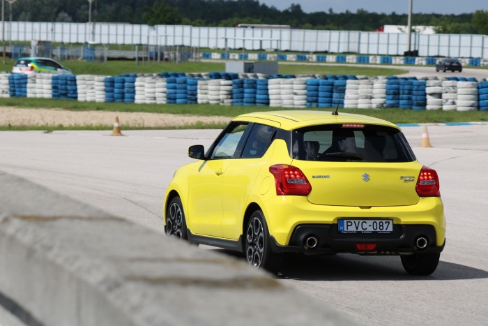 Hazai versenypályán hajtottuk meg az új Swift Sportot 6 Hazai versenypályán hajtottuk meg az új Swift Sportot 6