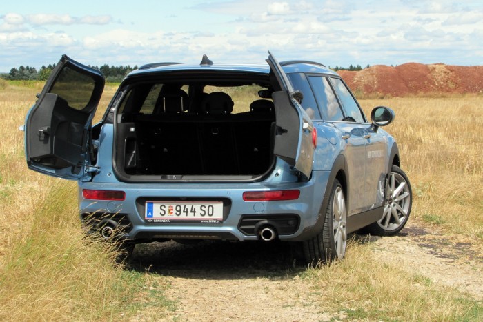 Összkerékkel felnőttebb a Mini Clubman 3 Látványos, de a 360 literes tér mögötte hamar elfogy egy átlagos nyaralásnál