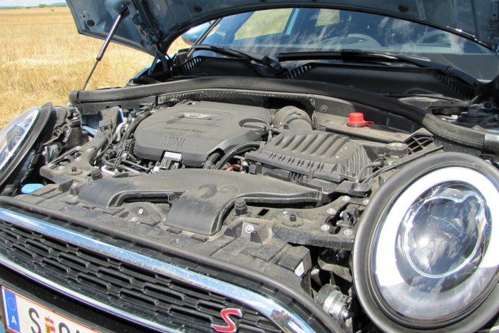 Összkerékkel felnőttebb a Mini Clubman 7 Kívülről hallani a dízeles morgást, de az utastér meglepően csendes