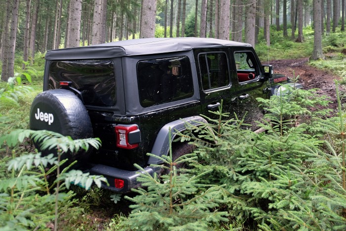 Gumicsizmában, koszosan is kívánatos – Jeep Wrangler 2018 9