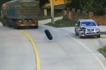 Ezt az autóst telibe találta a balszerencse, kétszer is