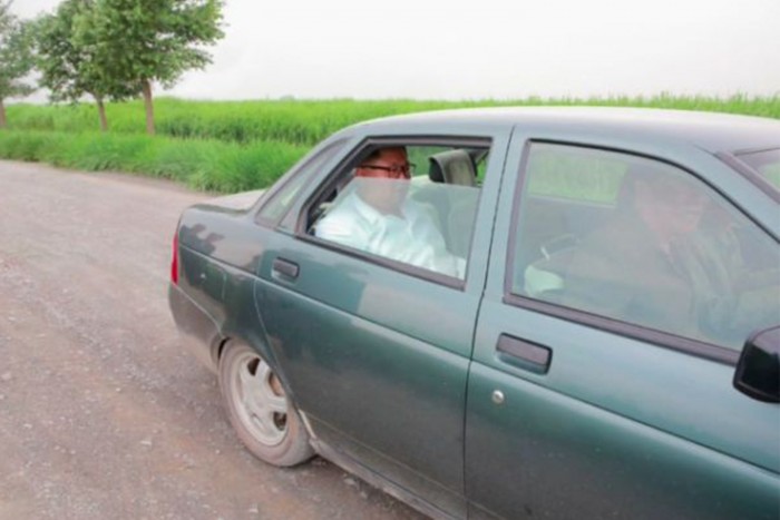 Nem hiszed el, mivel ment Kim Dzsongun egy katonai bázisra