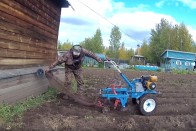 Több mint 1000 traktor vonult végig egy hídon, a látvány lenyűgöző 1