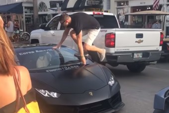 Emberünk akkorát égett a Lamborghinivel, hogy nézni is kellemetlen