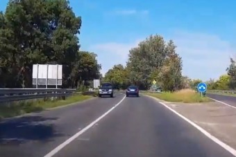 Félelmetes manővert hajtott végre egy idős autós Siófoknál
