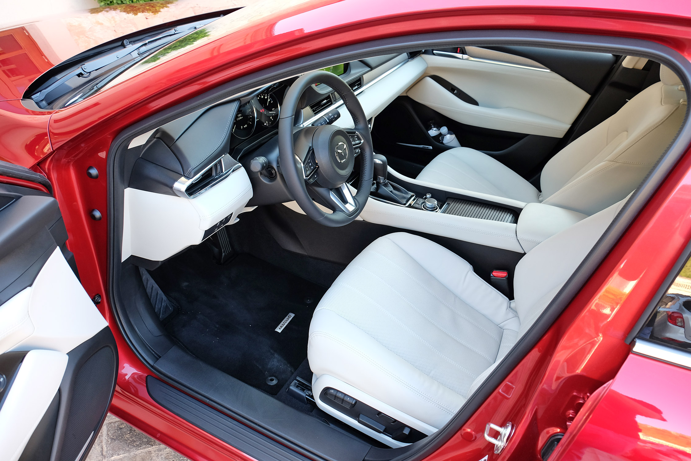 Már nemcsak kívülről szép az új Mazda6 14
