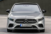 Rövidítve kapjuk a négyajtós Mercedes A-osztályt 28