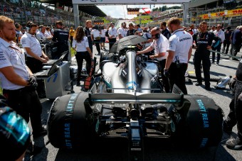 F1: Nem kizárt a Mercedes-büntetés Silverstone-ban