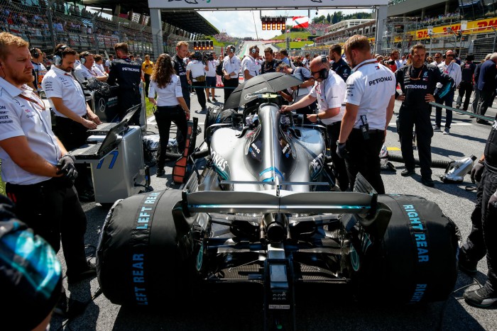 F1: Nem kizárt a Mercedes-büntetés Silverstone-ban
