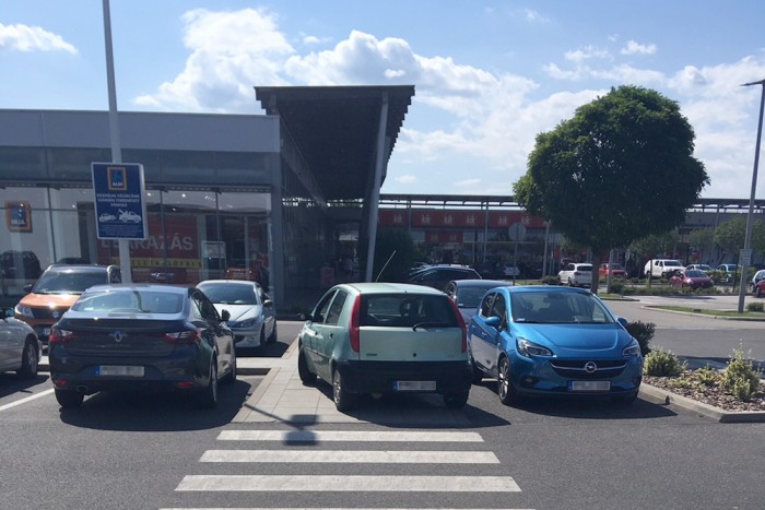 Barcikán csúcsra pörgették a bunkó parkolást