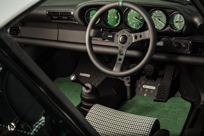 Merülj el a retróban ezzel az újjászületett Porsche 911-essel 6 | Vezess Merülj el a retróban ezzel az újjászületett Porsche 911-essel 6