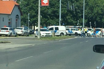 Két rendőrautó ütközött Debrecenben, de ami utána történt, arra nem készült fel senki