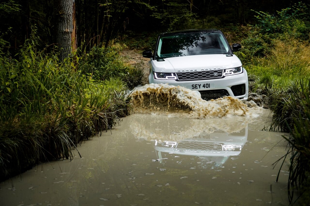 Okosabb és tisztább lett a Range Rover Sport 4