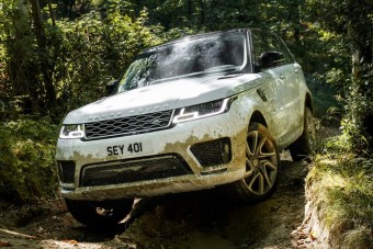 Okosabb és tisztább lett a Range Rover Sport