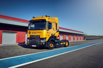 Forma-1-es hangulatú nyergest csinált a Renault Trucks