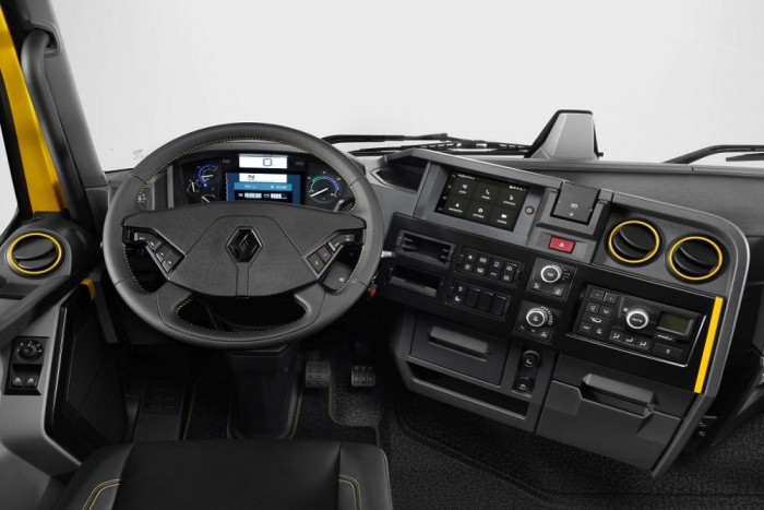 Forma-1-es hangulatú nyergest csinált a Renault Trucks 1 Forma-1-es hangulatú nyergest csinált a Renault Trucks 1