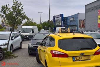 Ha a pofátlanságnak van koronázatlan királyra, akkor ez a taxis az