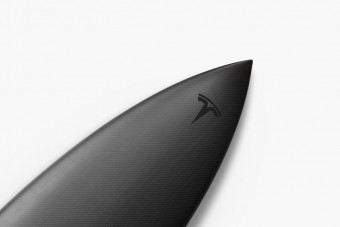 Már a hullámokat is lehet szelni a Teslával