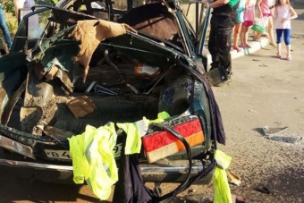 Durva látvány, ahogy ebben a Ladában eldurran a gázpalack