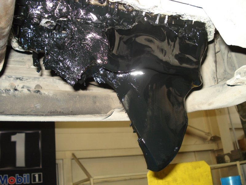 Undorító trutymót engedtek le a szerelők olaj helyett 2