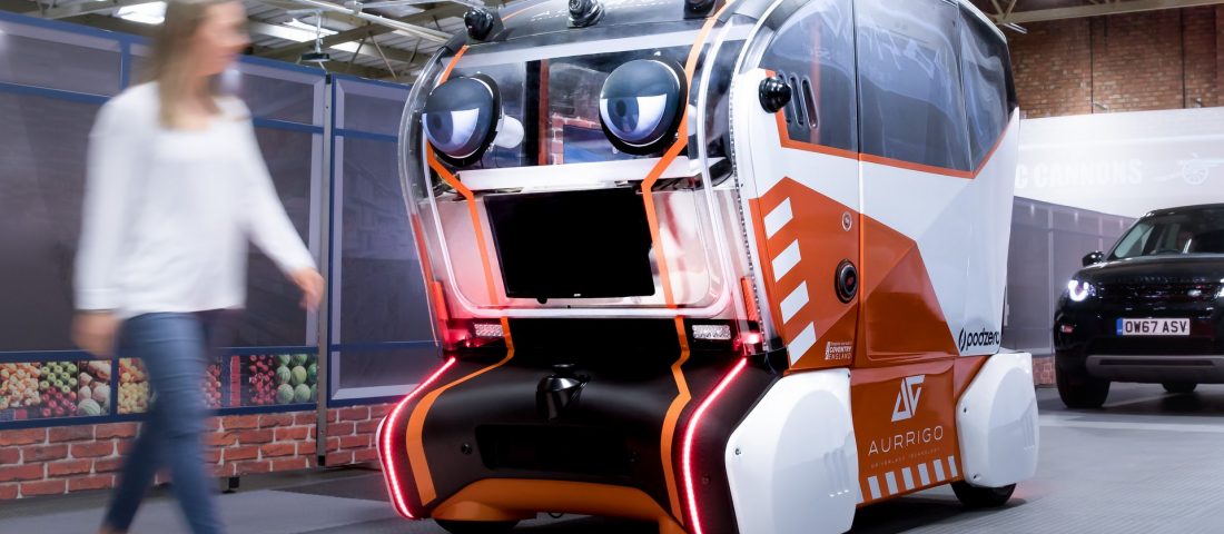 Szemkontaktust keres a robotautó