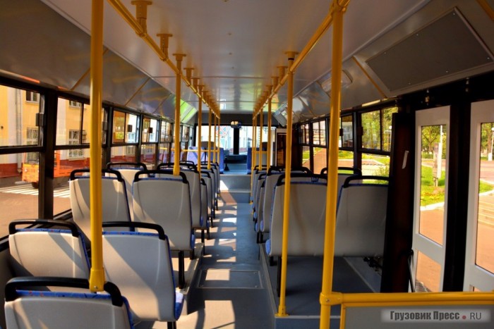 Ez az autóbusz oroszlánok és antilopok között érzi magát otthon 2